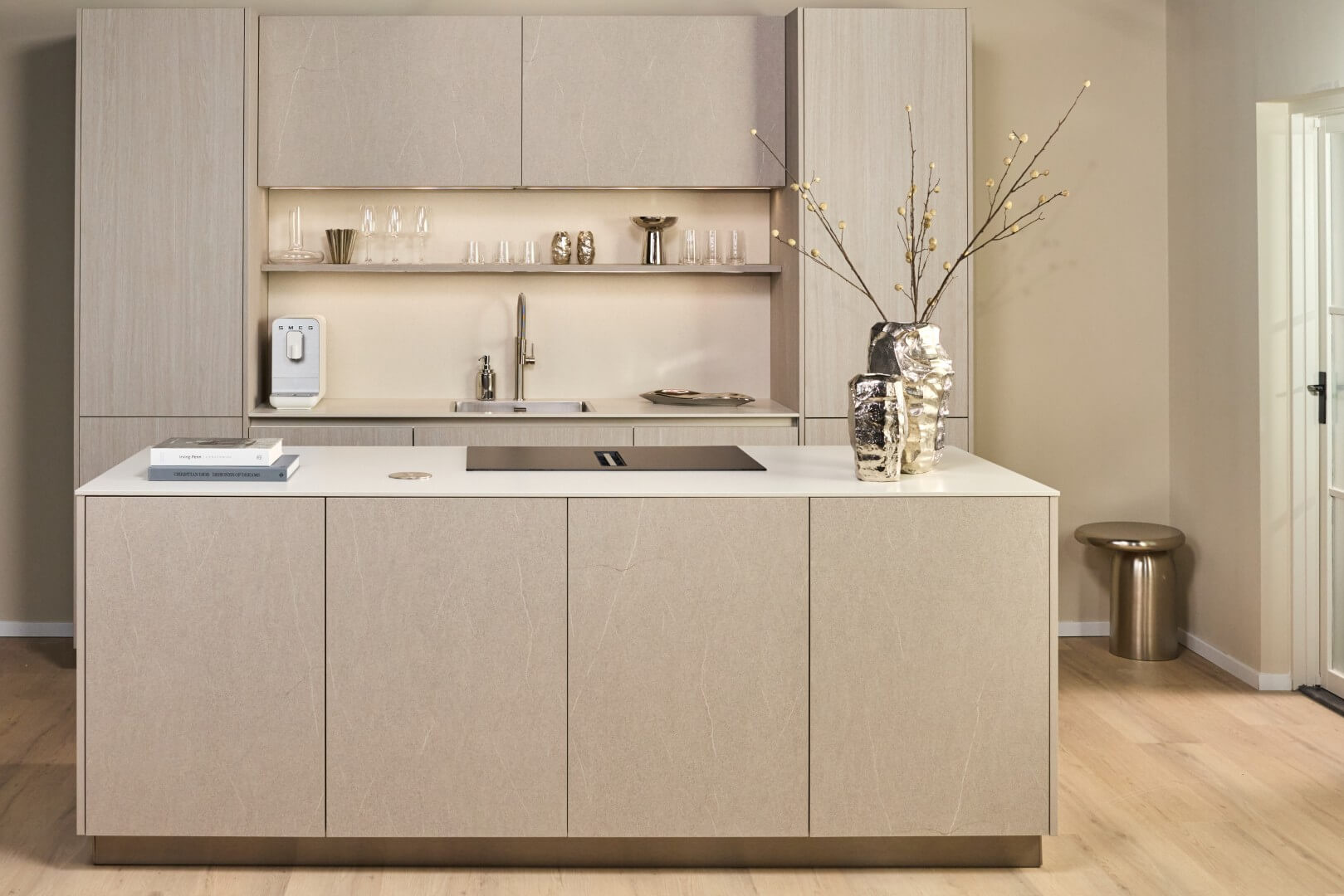 ukeruneページ Jura zandsteen – Greeploze designkeuken met warme uitstraling